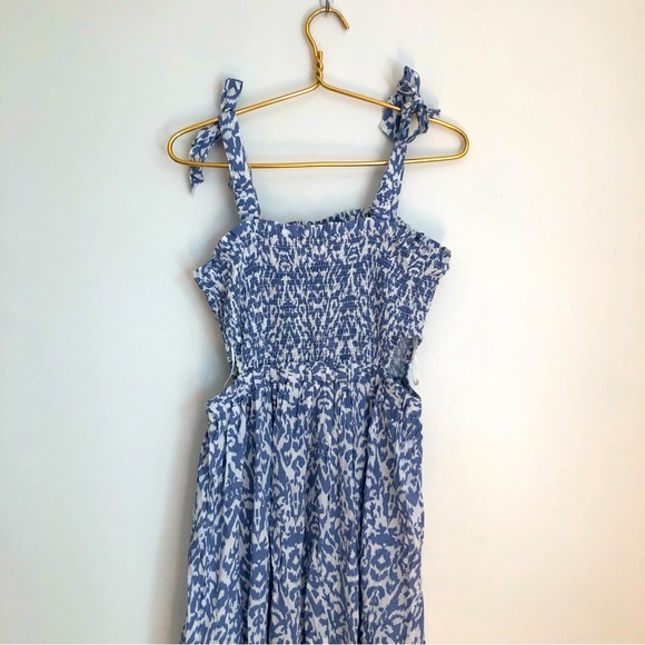 Blue & White Flowy Maxi Dress - Picture 2 of 9